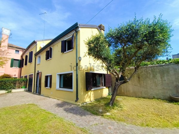 casa indipendente in vendita ad Adria