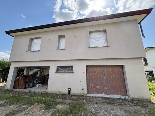 casa indipendente in vendita ad Adria