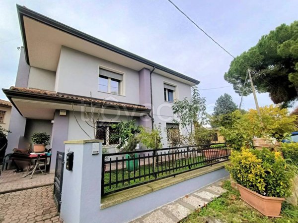 casa indipendente in vendita ad Adria