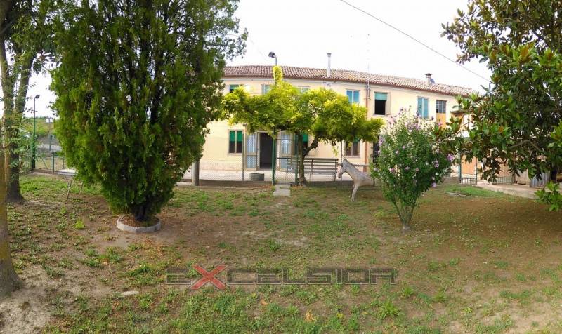 casa indipendente in vendita ad Adria