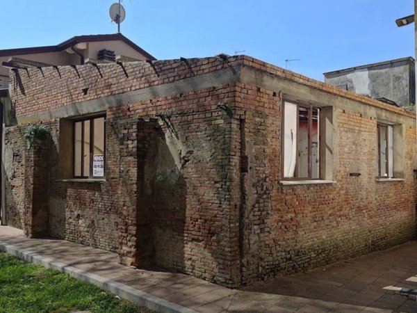 locale commerciale in vendita ad Adria
