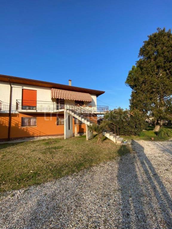 casa indipendente in vendita ad Adria