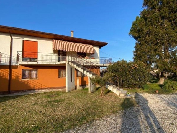 casa indipendente in vendita ad Adria