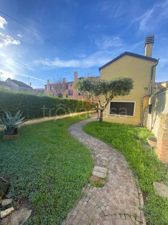casa indipendente in vendita ad Adria