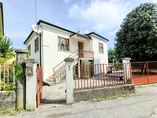 casa indipendente in vendita ad Adria