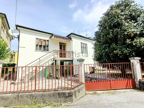 casa indipendente in vendita ad Adria
