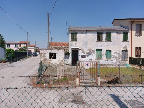 appartamento in vendita ad Adria in zona Bottrighe