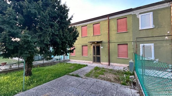 casa indipendente in vendita ad Adria in zona Bottrighe