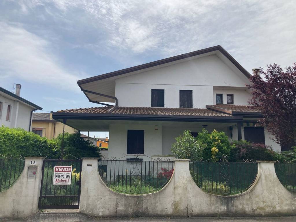 casa indipendente in vendita ad Adria