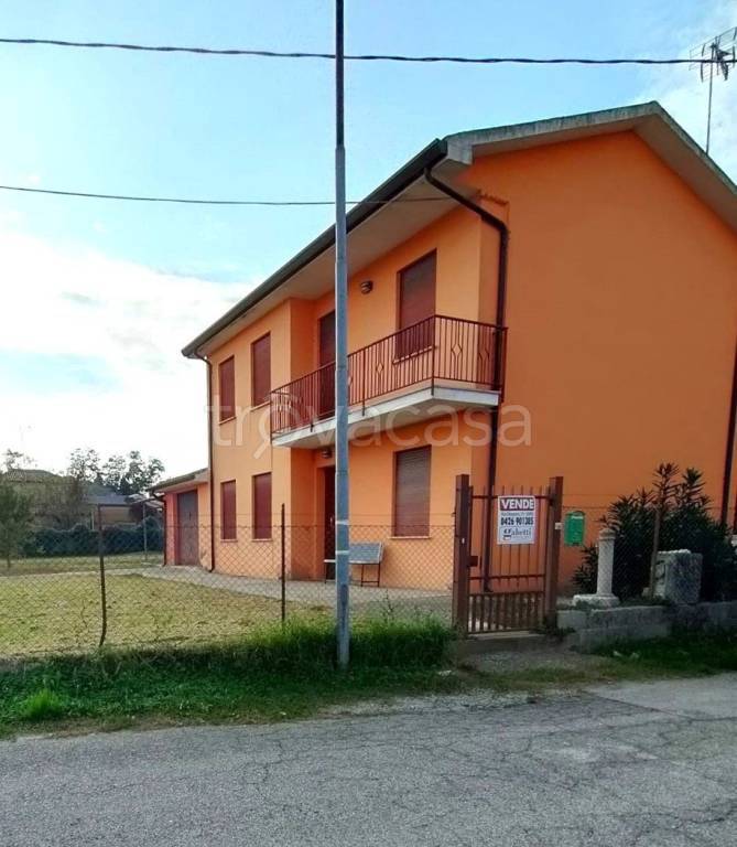 casa indipendente in vendita ad Adria