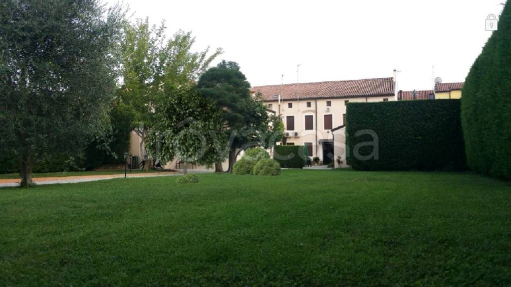 negozio in vendita ad Adria