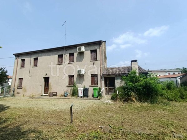 casa indipendente in vendita ad Adria in zona Ca' Emo