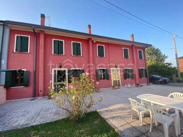 casa indipendente in vendita ad Adria in zona Ca' Emo