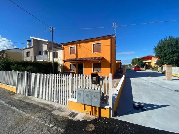 casa indipendente in vendita ad Adria in zona Bottrighe