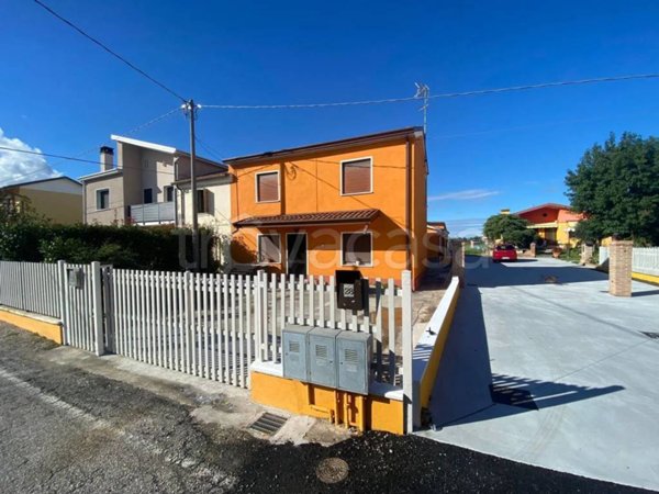 casa indipendente in vendita ad Adria in zona Bottrighe