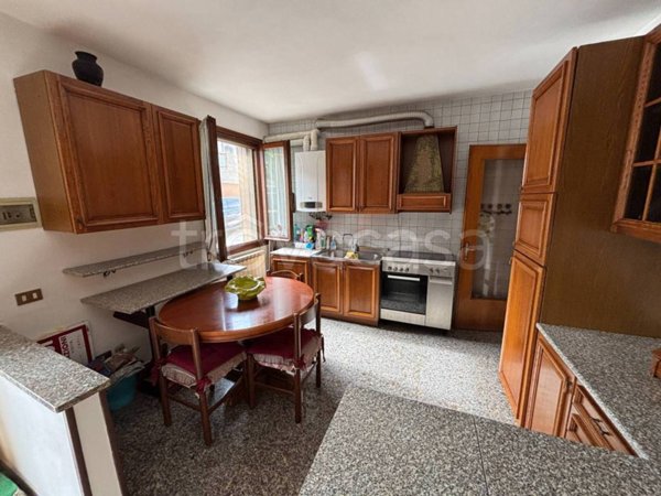 casa indipendente in vendita ad Adria in zona Bottrighe