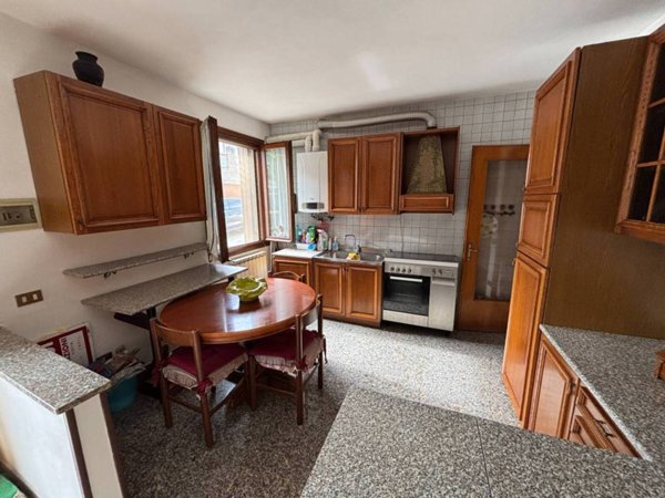 casa indipendente in vendita ad Adria in zona Bottrighe