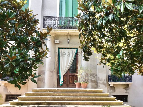 casa indipendente in vendita ad Adria in zona Bottrighe