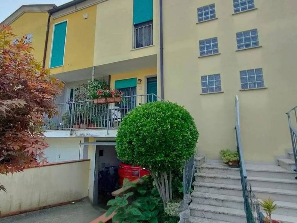 casa indipendente in vendita ad Adria