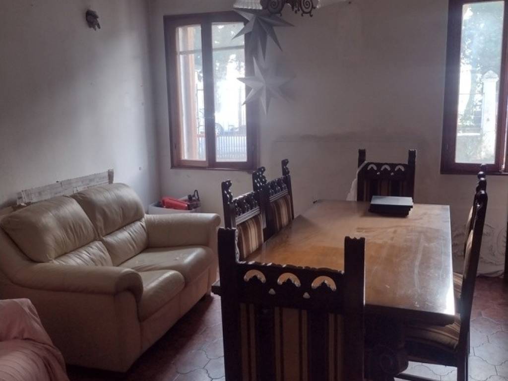 casa indipendente in vendita ad Adria in zona Bottrighe
