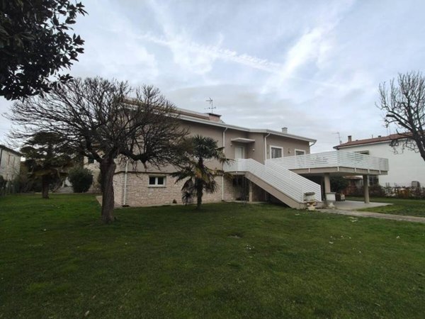 casa indipendente in vendita ad Adria