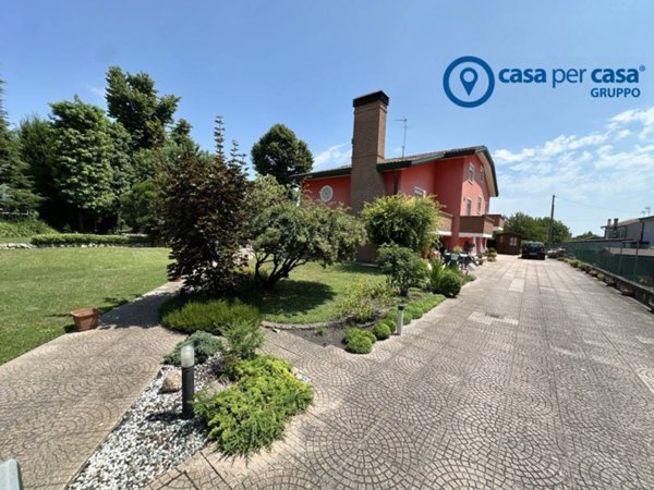 casa indipendente in vendita ad Adria in zona Valliera