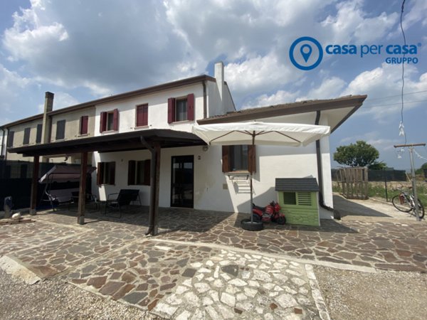 casa indipendente in vendita ad Adria in zona Ca' Emo