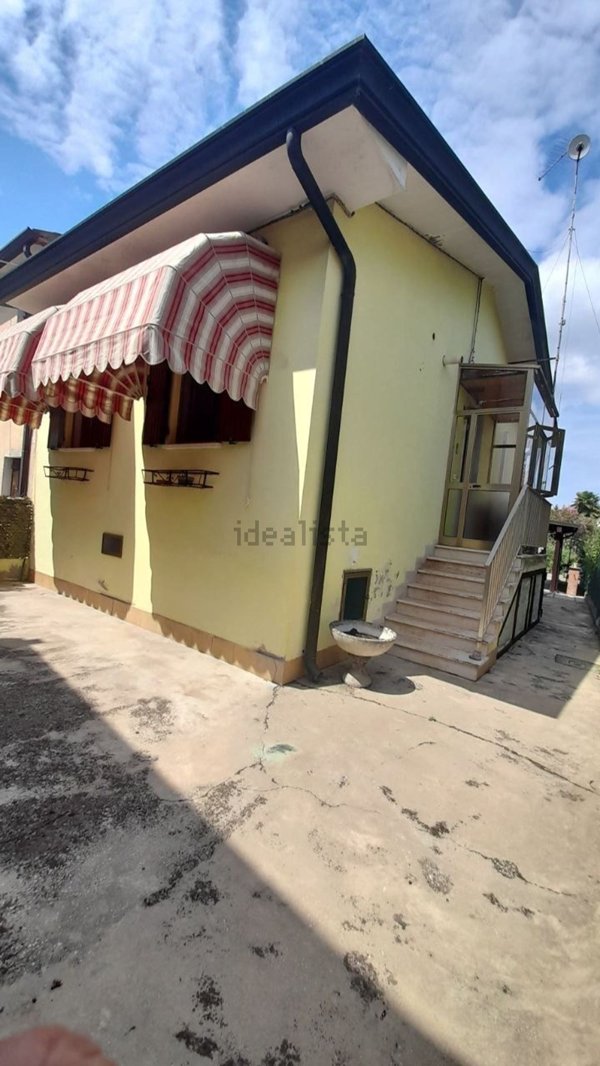 casa indipendente in vendita ad Adria in zona Bottrighe