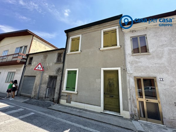 casa indipendente in vendita ad Adria in zona Bottrighe