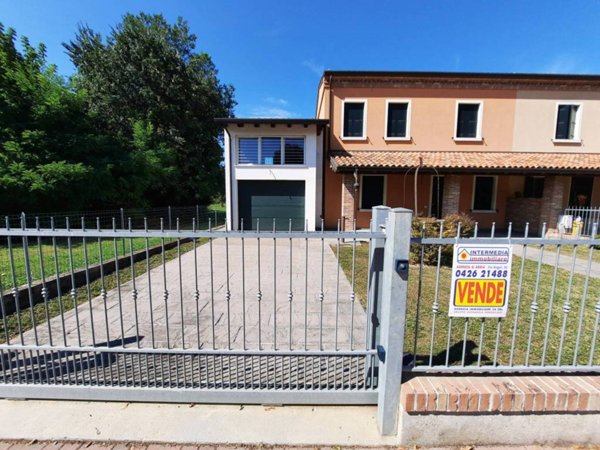 casa indipendente in vendita ad Adria