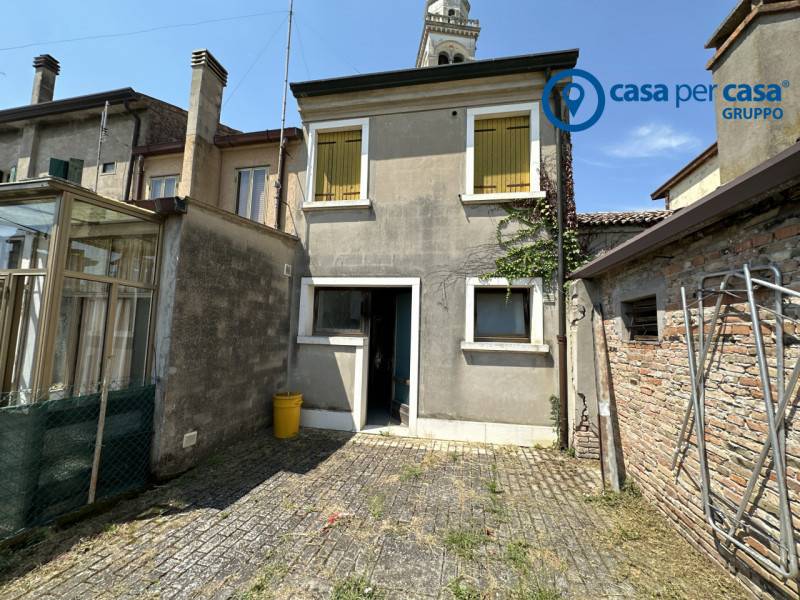 casa semindipendente in vendita ad Adria in zona Bottrighe