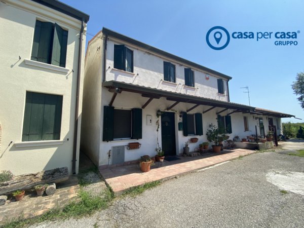 casa indipendente in vendita ad Adria in zona Valliera