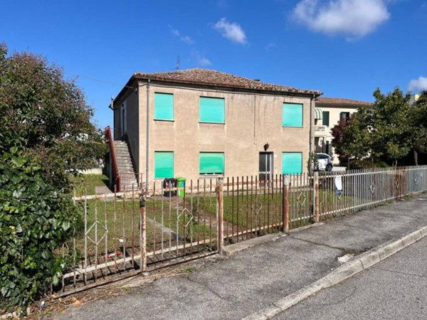 casa indipendente in vendita ad Adria