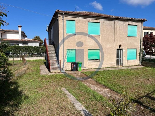 casa indipendente in vendita ad Adria