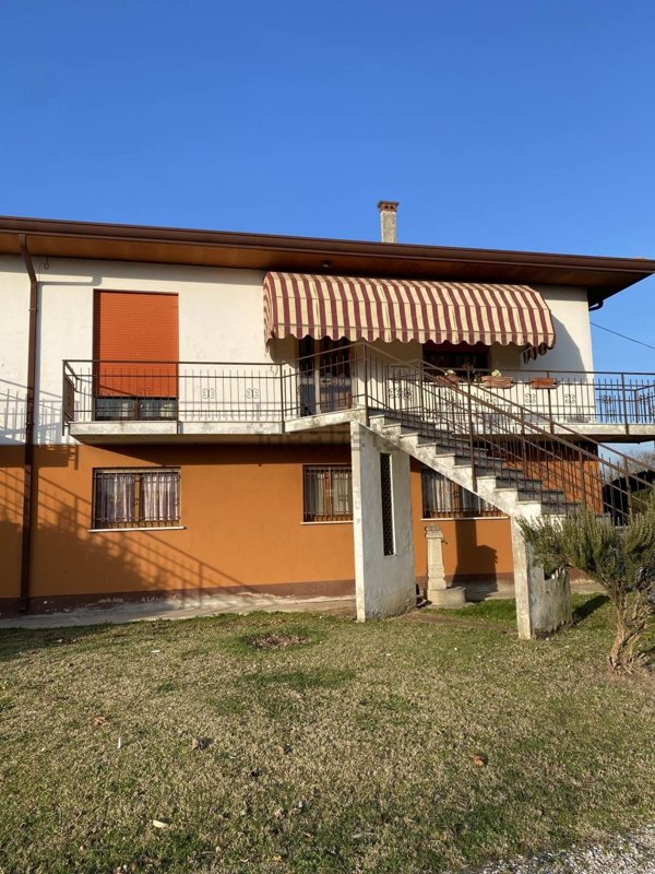 casa indipendente in vendita ad Adria