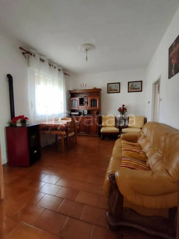 casa indipendente in vendita ad Adria in zona Bottrighe