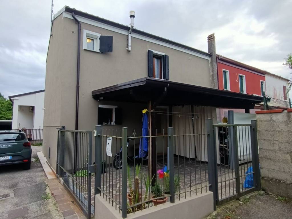 casa indipendente in vendita ad Adria
