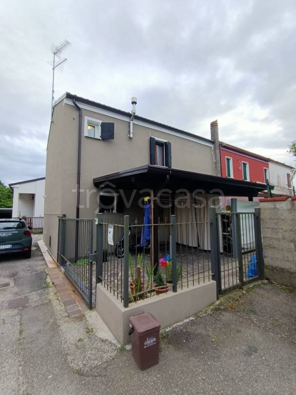 casa indipendente in vendita ad Adria