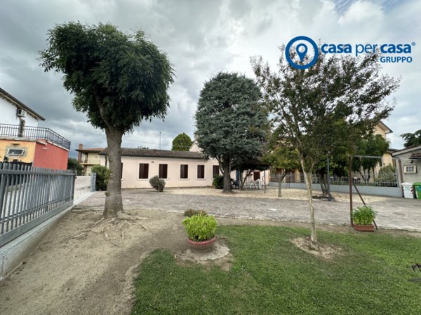 casa indipendente in vendita ad Adria