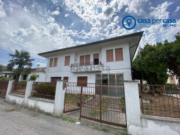 casa indipendente in vendita ad Adria
