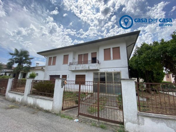 casa indipendente in vendita ad Adria