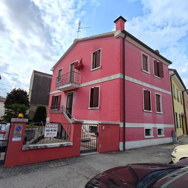 casa indipendente in vendita ad Adria