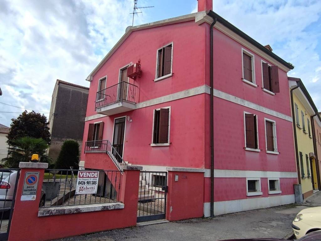 casa indipendente in vendita ad Adria