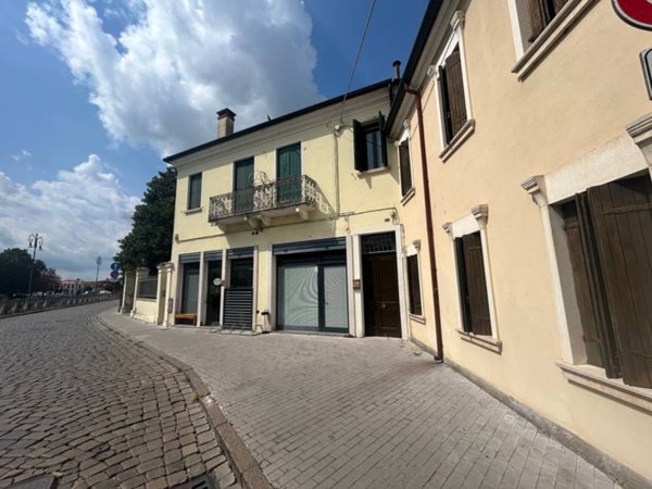 intera palazzina in vendita ad Adria
