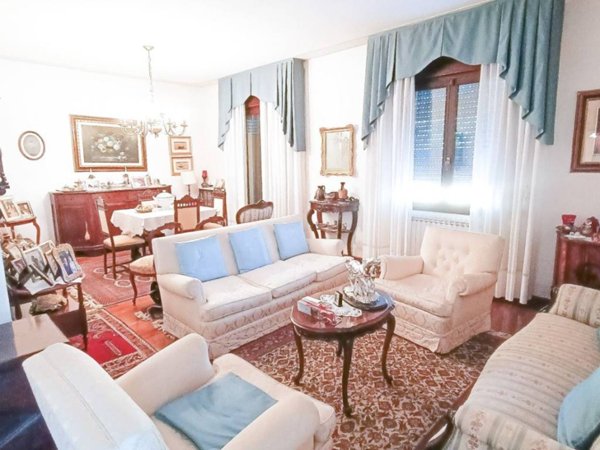 casa indipendente in vendita ad Adria in zona Bottrighe