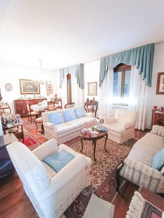 casa indipendente in vendita ad Adria in zona Bottrighe