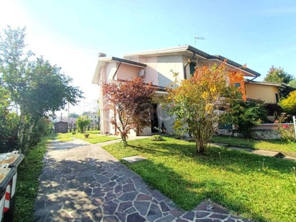 casa indipendente in vendita ad Adria