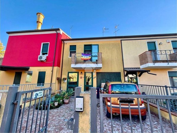 casa indipendente in vendita ad Adria