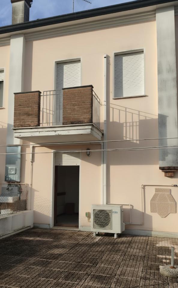 casa indipendente in vendita ad Adria