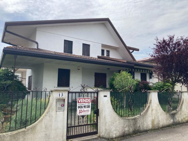 casa indipendente in vendita ad Adria